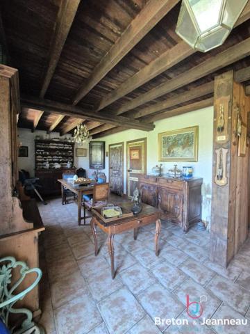 Corps de ferme sur 8 hectares secteur Domfront