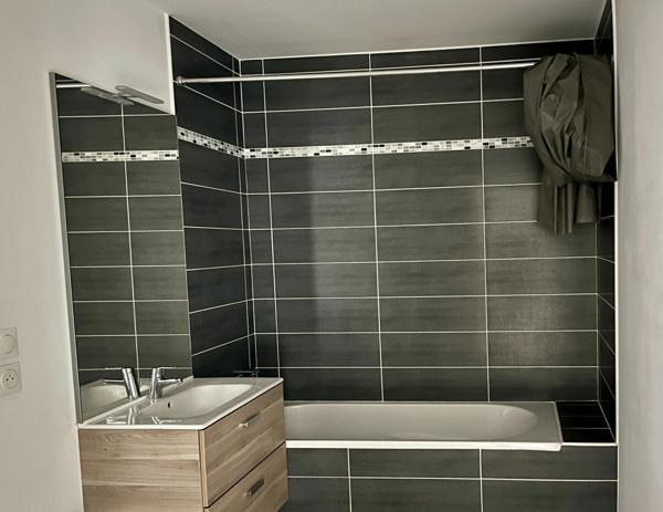 Appartement 2 pièces 41m2 avec terrasse et place de stationnement à BAISIEUX (59)