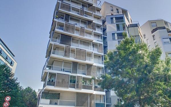 Appartement à vendre    2 pièces • 41,73 m2 Issy-les-Moulineaux