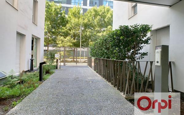 Appartement à vendre    2 pièces • 41,73 m2 Issy-les-Moulineaux