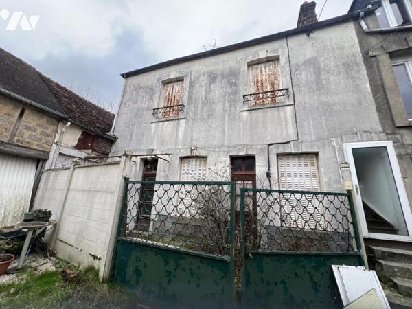 LA FERTE MACE, maison de ville T3 à rénover avec cour