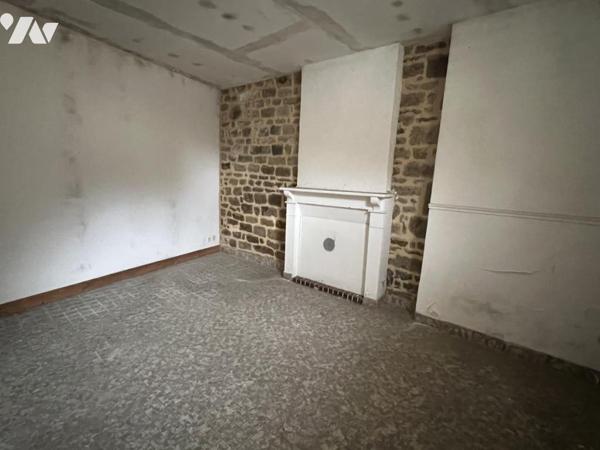 LA FERTE MACE, maison de ville T3 à rénover avec cour