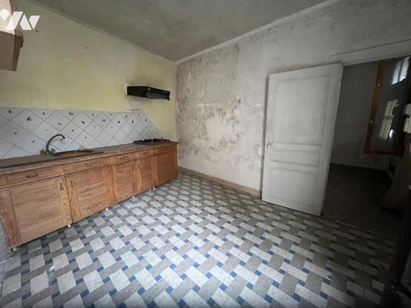 LA FERTE MACE, maison de ville T3 à rénover avec cour