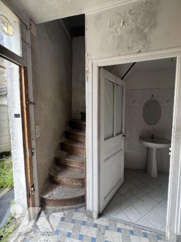 LA FERTE MACE, maison de ville T3 à rénover avec cour
