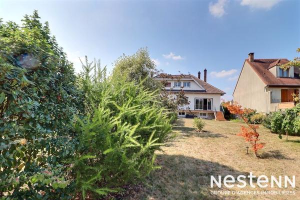 A SAINTE GENEVIÈVE DES BOIS, SECTEUR GARE, MAISON FAMILIALE DE 5 CHAMBRES AVEC BEAUCOUP DE POSSIBILITÉS D'AMÉNAGEMENT !