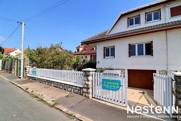 A SAINTE GENEVIÈVE DES BOIS, SECTEUR GARE, MAISON FAMILIALE DE 5 CHAMBRES AVEC BEAUCOUP DE POSSIBILITÉS D'AMÉNAGEMENT !