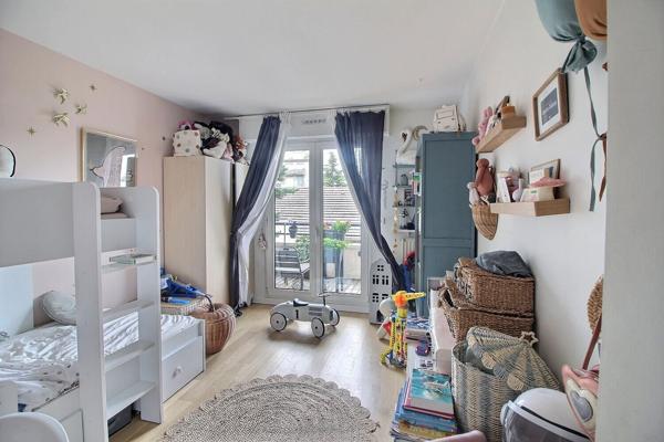 Appartement Suresnes 3 pièces 78 m² avec balcon de 12 m² + cave et parking