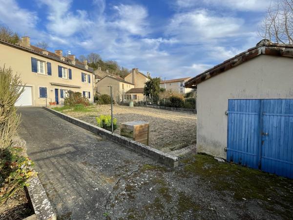 MAISON 3 CHAMBRES AVEC GARAGE ET JARDIN