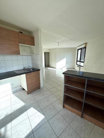 Sarcelles Village Appartement récent de 2 pièces + Pkg double!