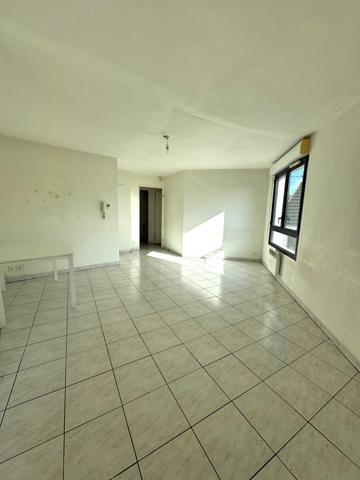 Sarcelles Village Appartement récent de 2 pièces + Pkg double!