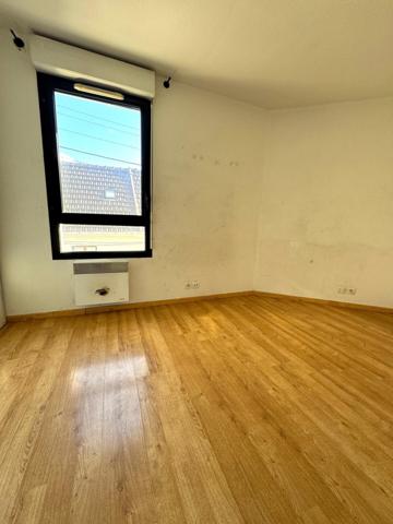 Sarcelles Village Appartement récent de 2 pièces + Pkg double!