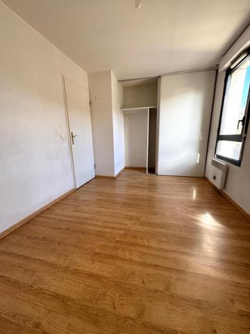 Sarcelles Village Appartement récent de 2 pièces + Pkg double!