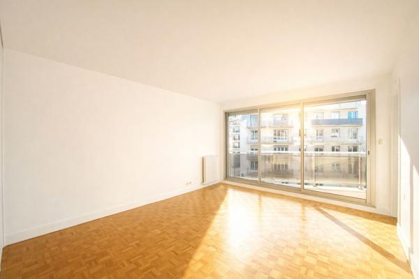 La Garenne Colombes - rue léon Maurice Nordmann - studio de 31 m2 - balcon