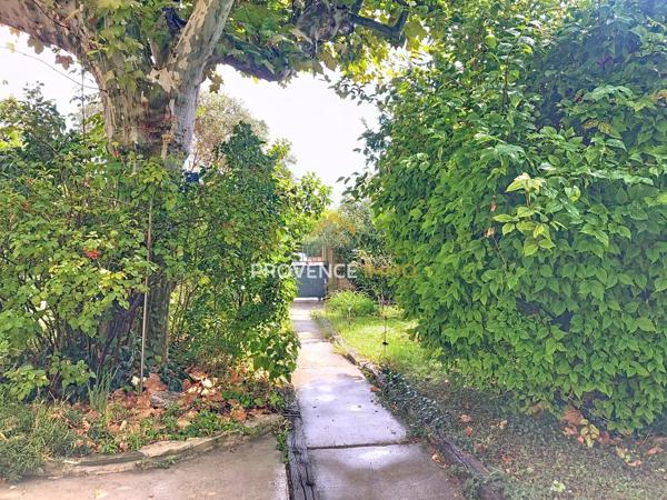 Gignac-la-Nerthe (13180) Domaine arboré et sécurisé réservé aux retraités - T2 avec terrasse privative