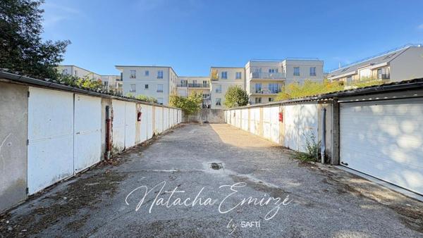 En centre-ville de Chatou, vente en bloc de 20 box
