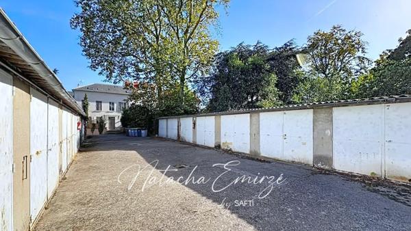 En centre-ville de Chatou, vente en bloc de 20 box