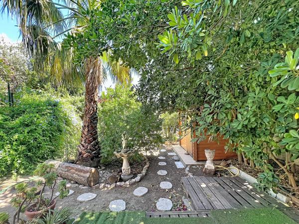 MAISON AVEC JARDIN LUXURIANT DE 185 m² EN PLEIN CŒUR DE VILLE, PERPIGNAN