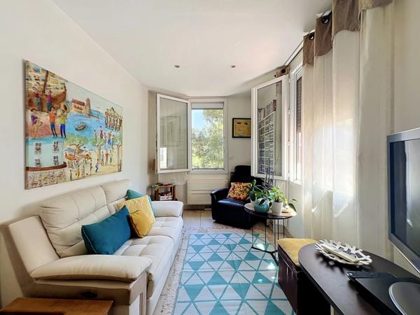 MAISON AVEC JARDIN LUXURIANT DE 185 m² EN PLEIN CŒUR DE VILLE, PERPIGNAN