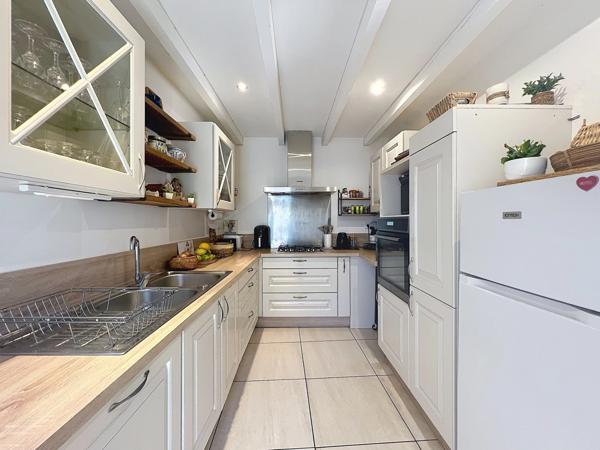 MAISON AVEC JARDIN LUXURIANT DE 185 m² EN PLEIN CŒUR DE VILLE, PERPIGNAN