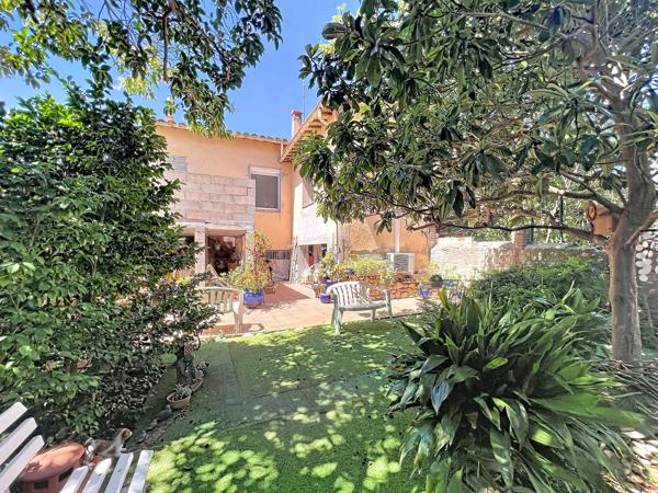 MAISON AVEC JARDIN LUXURIANT DE 185 m² EN PLEIN CŒUR DE VILLE, PERPIGNAN