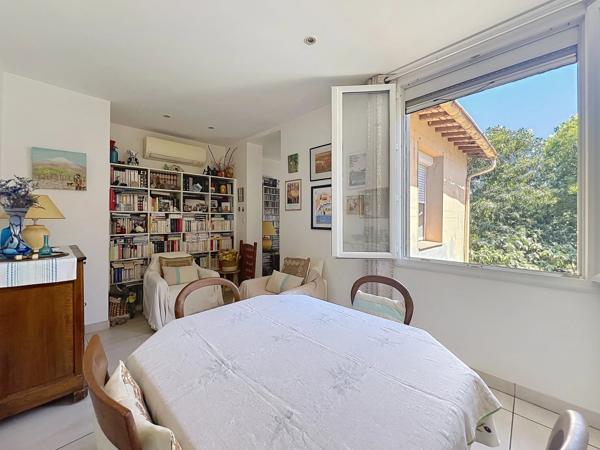 MAISON AVEC JARDIN LUXURIANT DE 185 m² EN PLEIN CŒUR DE VILLE, PERPIGNAN