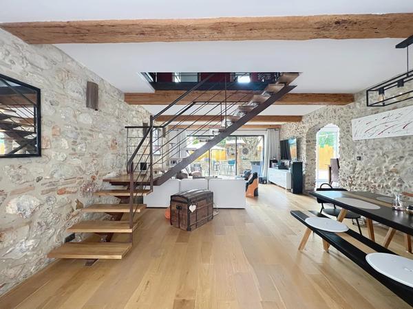 AUTHENTIQUE MAISON DE CARACTERE RENOVEE AVEC GOUT, TORREILLES, PROCHE MER