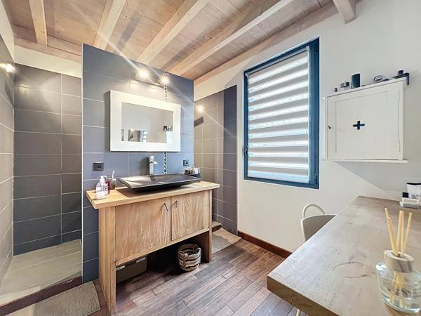 AUTHENTIQUE MAISON DE CARACTERE RENOVEE AVEC GOUT, TORREILLES, PROCHE MER