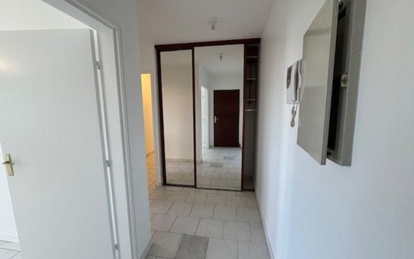 Appartement à louer    4 pièces • 86 m2 Montigny-le-Bretonneux