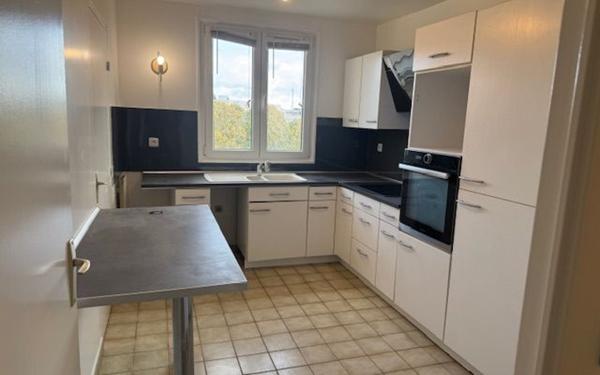 Appartement à louer    4 pièces • 86 m2 Montigny-le-Bretonneux