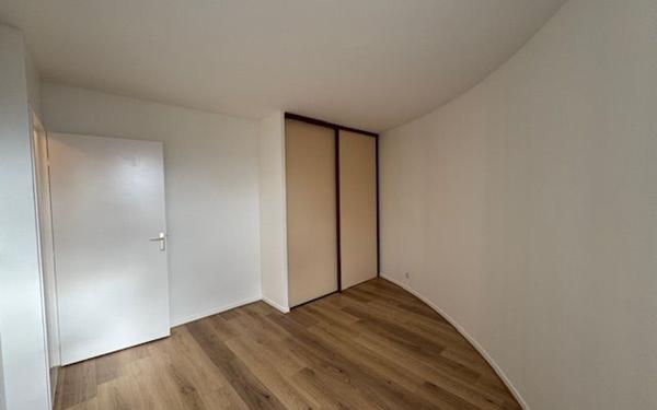 Appartement à louer    4 pièces • 86 m2 Montigny-le-Bretonneux