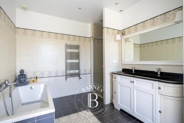 Bougival, Maison 5 Chambres -  333 m² à vendre