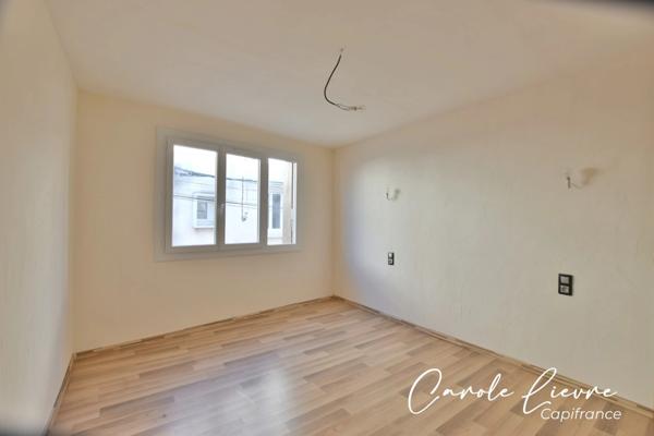 Maison avec grande terrasse, garage et appartement indépendant