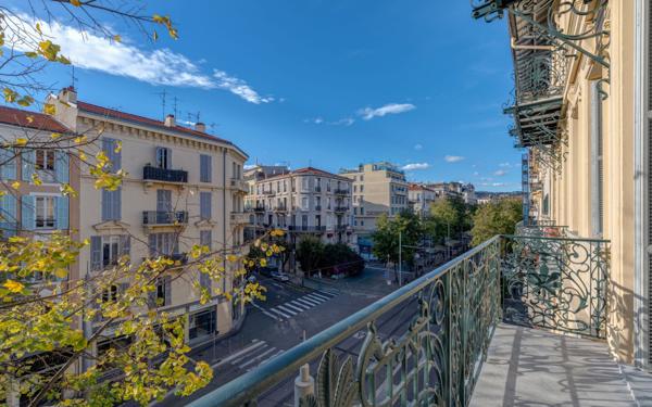 Appartement à vendre    3 pièces • 83 m2 Nice