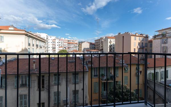 Appartement à vendre    3 pièces • 83 m2 Nice