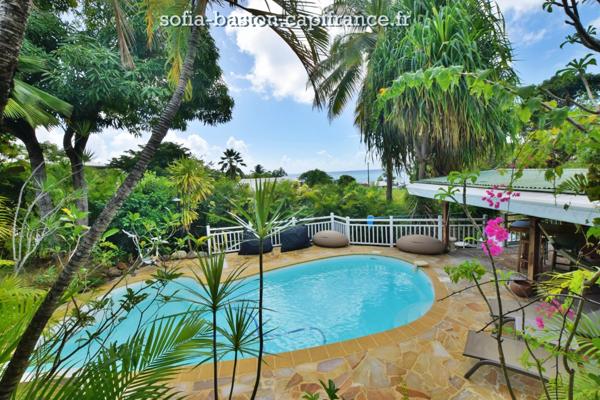 Propriété de charme avec vue mer et Rocher du Diamant, deux villas et piscine – À vendre, Martinique (972)