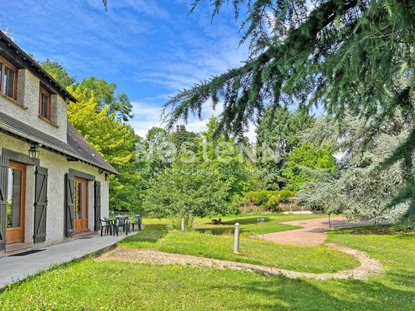 À VENDRE ? Grande maison familiale de 180 m² avec sous-sol total ? Terrain 8 000 m² ? Sans vis-à-vis ? Exposition Sud Possibilité propriété équestre ? Chemins de balade directs ? Proche Anet