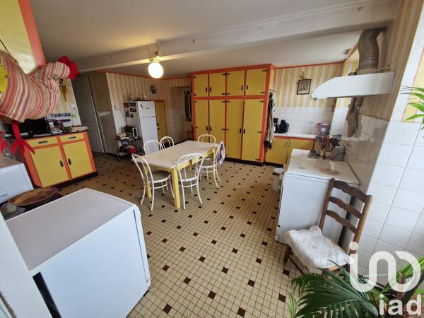 Maison 12 pièces de 567 m² à Frontenay-Rohan-Rohan (79270)