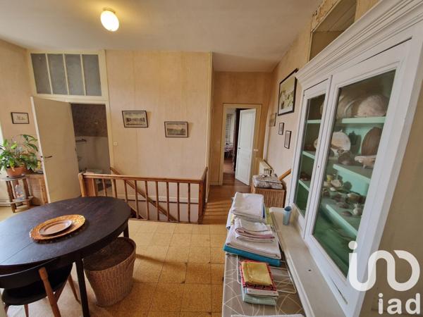 Maison 12 pièces de 567 m² à Frontenay-Rohan-Rohan (79270)