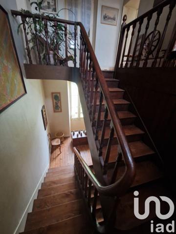 Maison 12 pièces de 567 m² à Frontenay-Rohan-Rohan (79270)