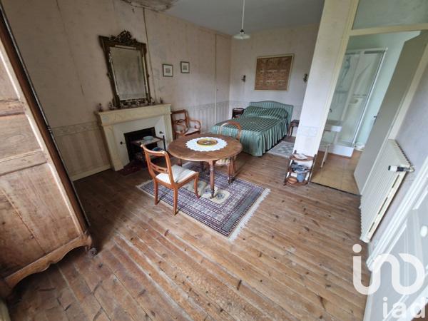 Maison 12 pièces de 567 m² à Frontenay-Rohan-Rohan (79270)