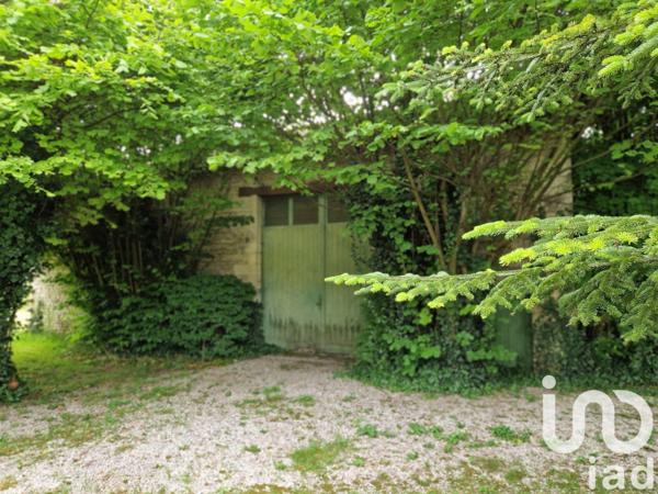 Maison 12 pièces de 567 m² à Frontenay-Rohan-Rohan (79270)