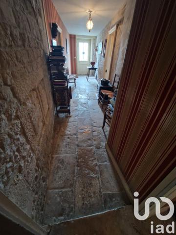 Maison 12 pièces de 567 m² à Frontenay-Rohan-Rohan (79270)