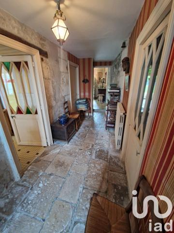 Maison 12 pièces de 567 m² à Frontenay-Rohan-Rohan (79270)