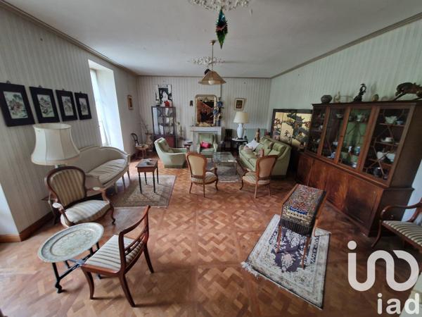 Maison 12 pièces de 567 m² à Frontenay-Rohan-Rohan (79270)