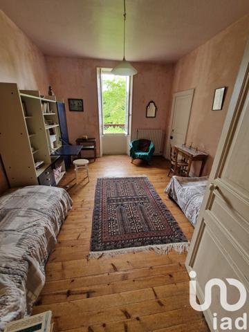 Maison 12 pièces de 567 m² à Frontenay-Rohan-Rohan (79270)