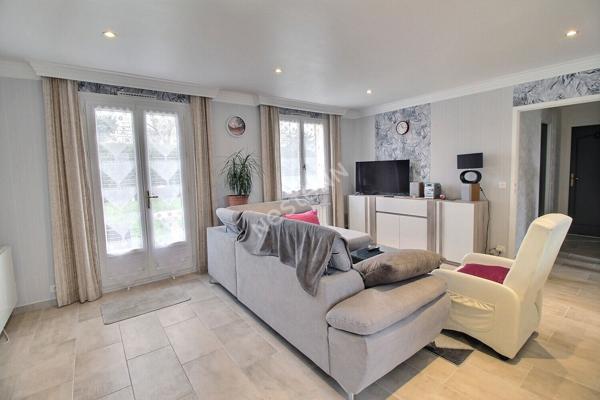 MAISON DE PLAIN PIED 2chambres a EPERNON GARE A PIED