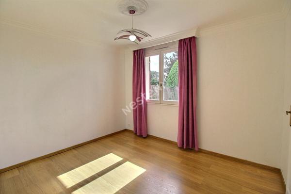 MAISON DE PLAIN PIED 2chambres a EPERNON GARE A PIED