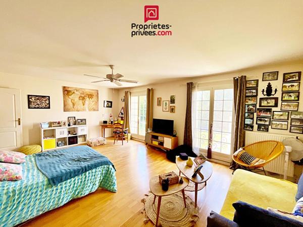 Maison bourgeoise Yvrac 8 pièce(s) 5 chambres jardin piscine sous sol