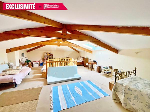 Maison bourgeoise Yvrac 8 pièce(s) 5 chambres jardin piscine sous sol