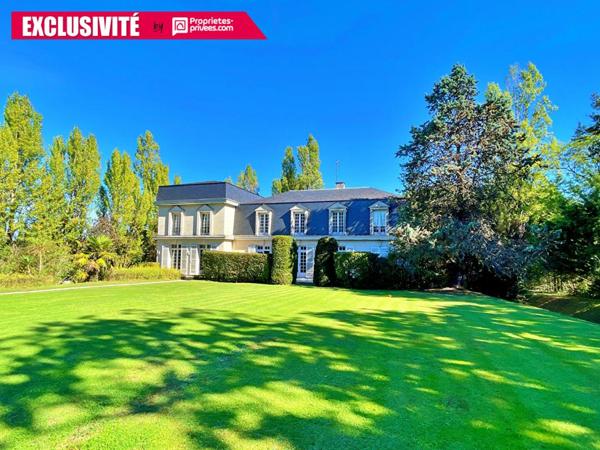 Maison bourgeoise Yvrac 8 pièce(s) 5 chambres jardin piscine sous sol